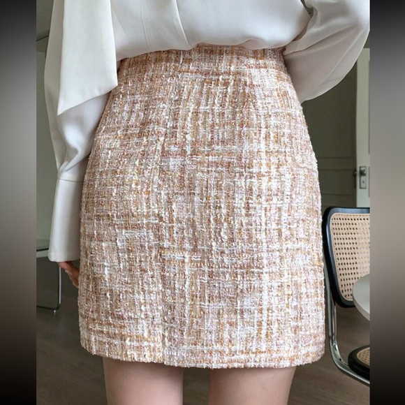 Tweed textured Pattern relaxed fit mini skirt - pink, white, cream, ivory tones - Picture 2 of 4